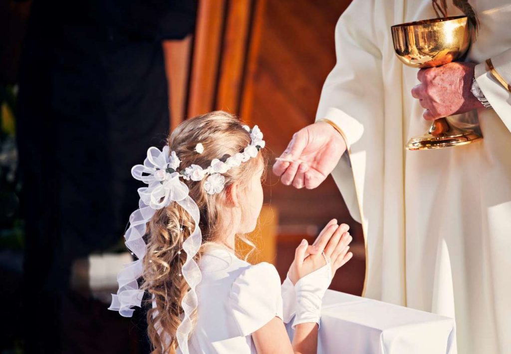 La Primera Comunión: El Sendero Hacia la Unión con Cristo